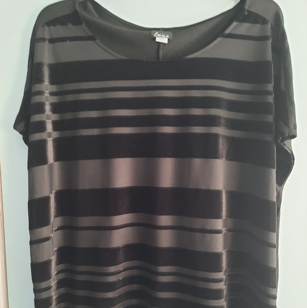 Women's black 3x top